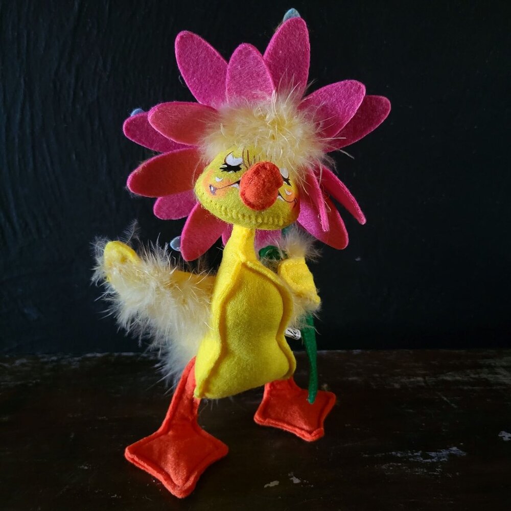 Annalee Easter / Spring Fuzzy Duckling Figure Doll With Pink Flower Hat c 2014